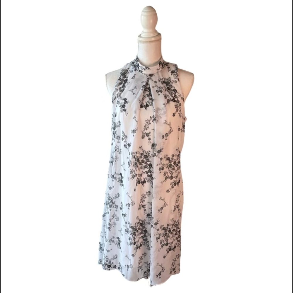 Elle Black and white floral print stress